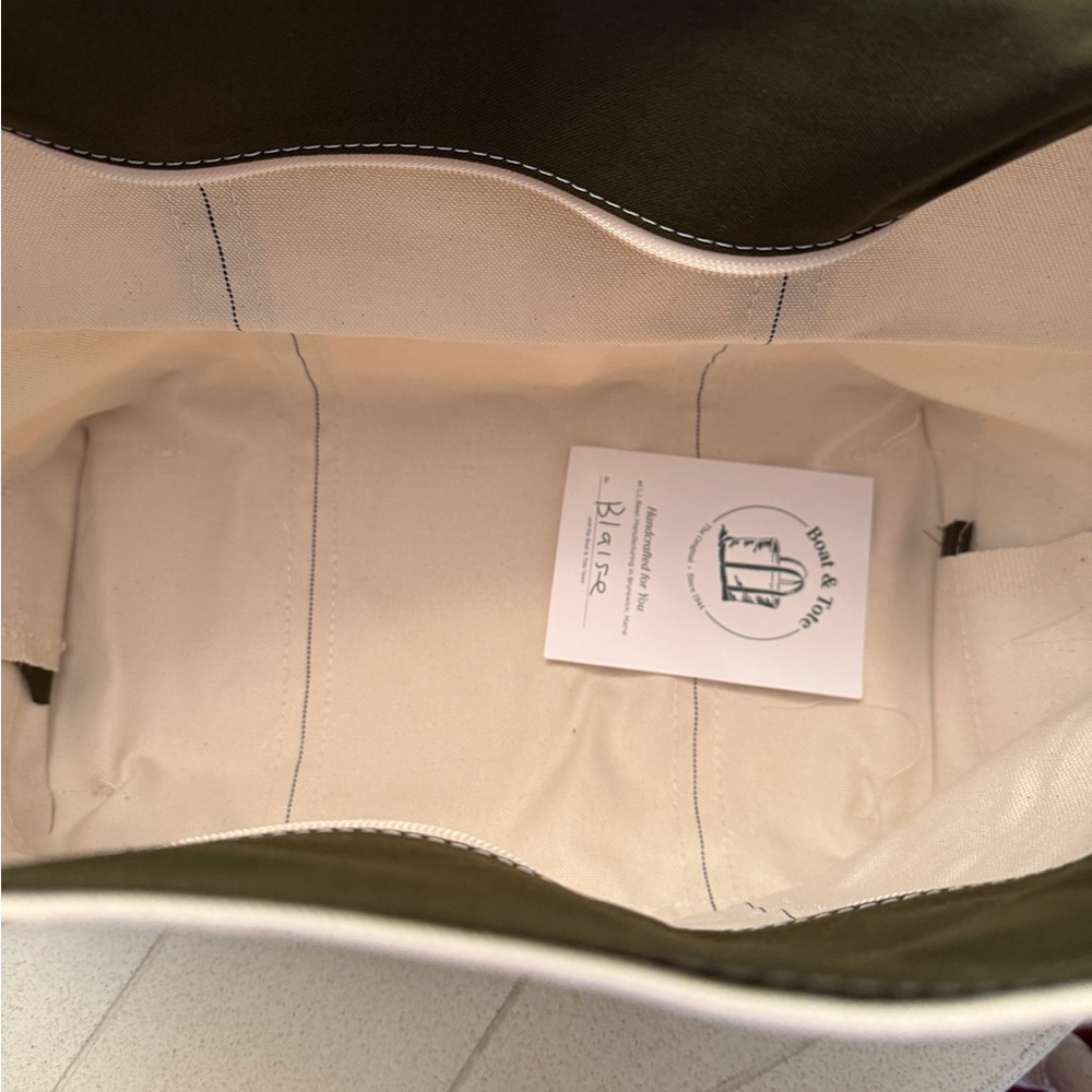 L.L. Bean Boat and Tote®, Zip-Top NWT Size Large - Picture 2 of 4
